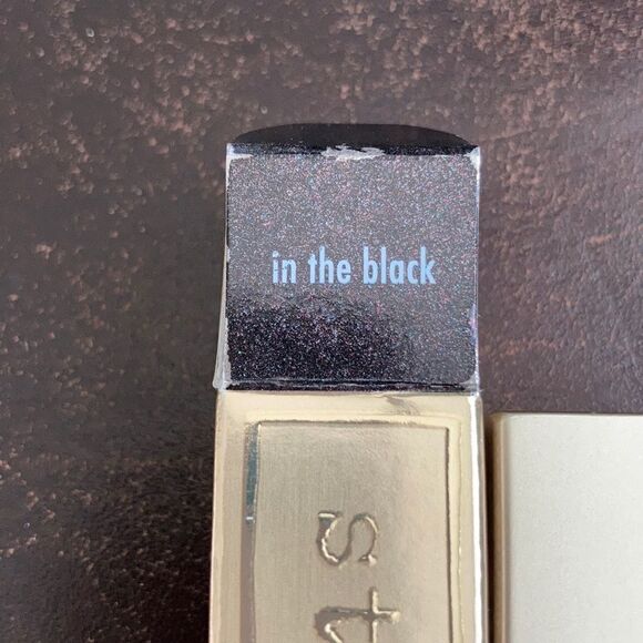 1 LEFT! Stila Beauty Boss Lip Gloss In The Black - Picture 3 of 5